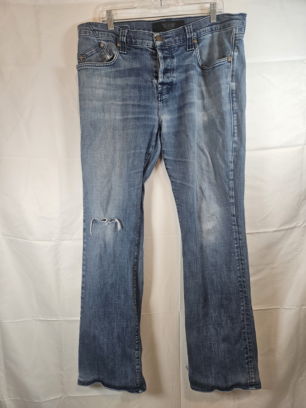 Rock & Republic Light Blue Bootcut Jeans with Knee Rip
